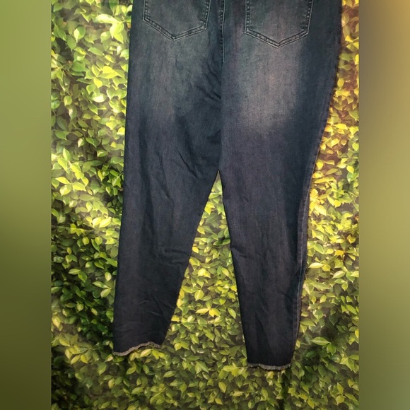 Stylish Blue Button-Embellished Jeans - Picture 13 of 14